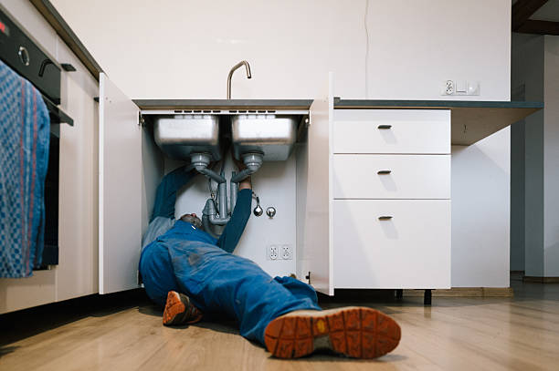 Professional Leak Detection technician working in Baltimore, MD